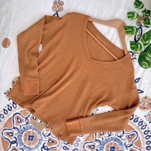 American Eagle | Women’s Soft & Sexy Plush Long-Sleeve V-Neck T-Shirt Saddle S